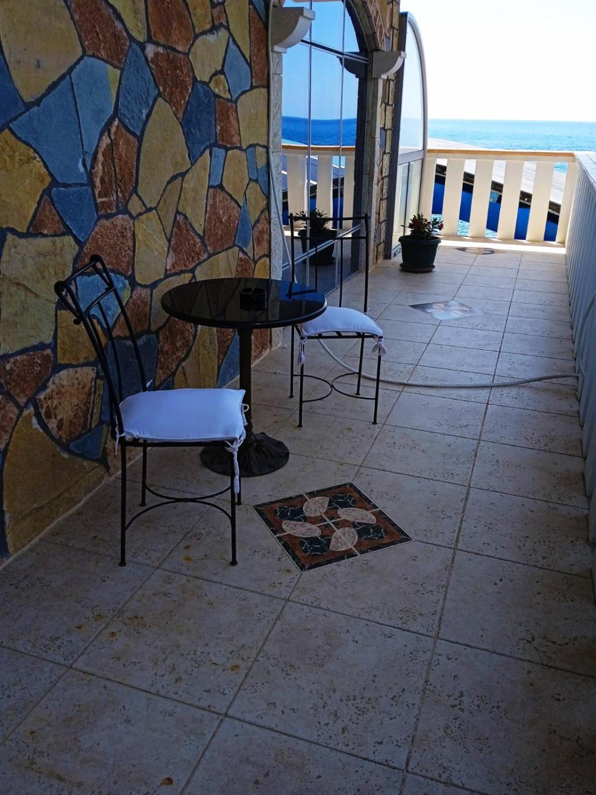 Sunset View Apartments Bar Kamer foto